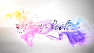 Сексуальная модель с большой грудью красиво позирует для фото