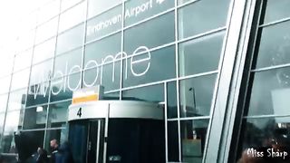 Татуированная няшка снимает свою мастурбацию в туалете в аэропорту и на самолёте