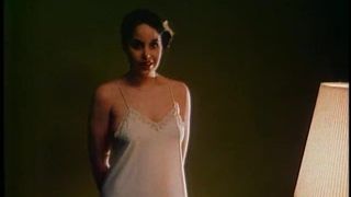 Тёлка с волосатой пиздой сосёт хуй и трахается раком