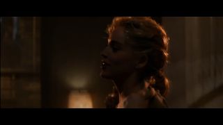 Горячая блондинка страстно трахается со своим мужиком на кровати